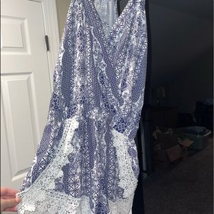 Blue and white lace romer